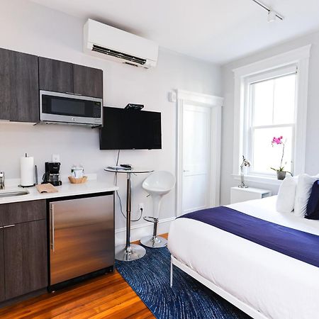 A Stylish Stay W/ A Queen Bed, Heated Floors.. #36 Brookline Esterno foto