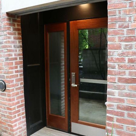 A Stylish Stay W/ A Queen Bed, Heated Floors.. #36 Brookline Esterno foto