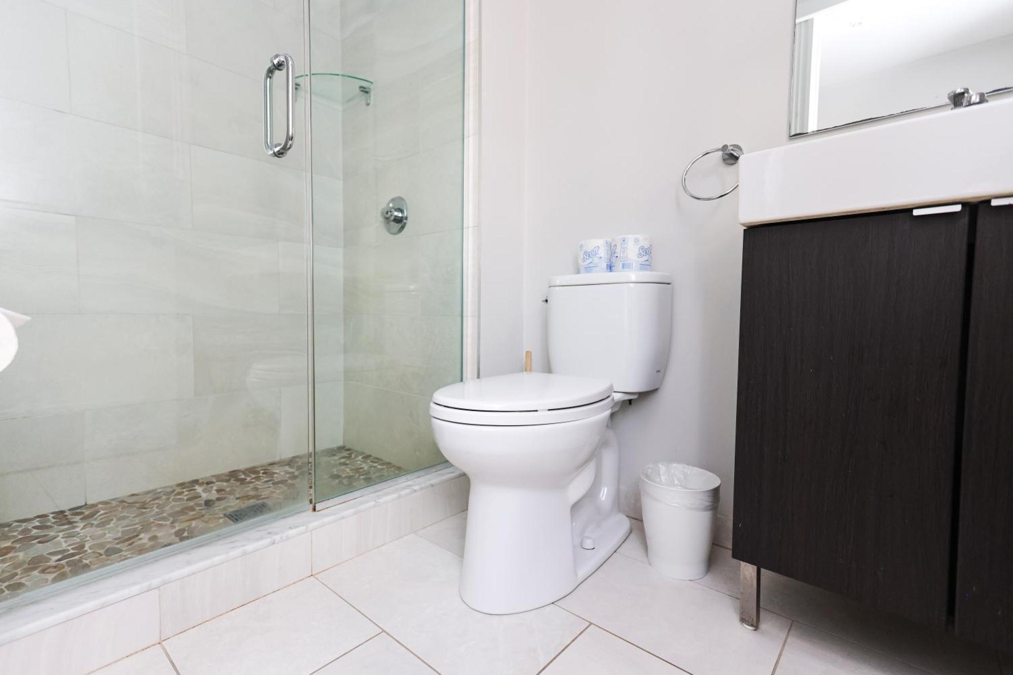 A Stylish Stay W/ A Queen Bed, Heated Floors.. #36 Brookline Esterno foto