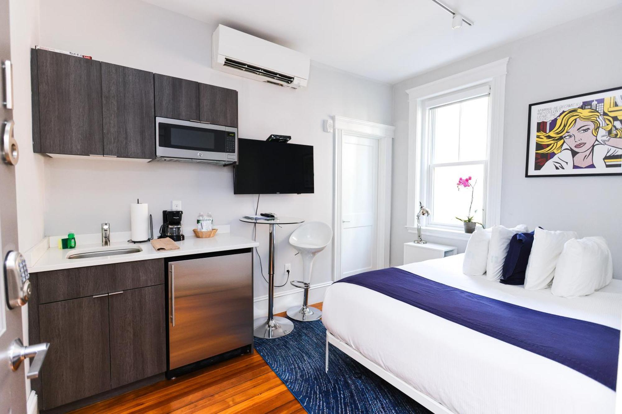 A Stylish Stay W/ A Queen Bed, Heated Floors.. #36 Brookline Esterno foto