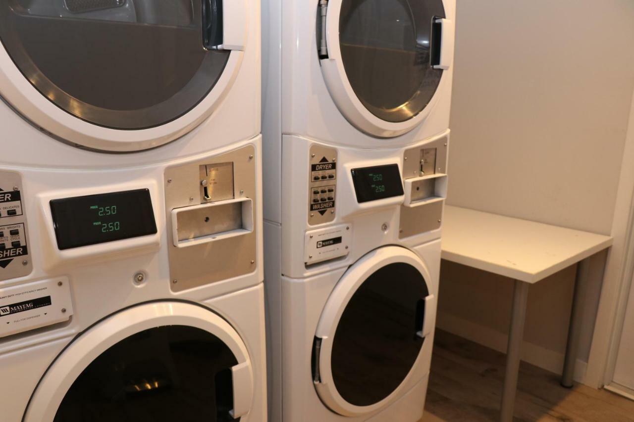 A Stylish Stay W/ A Queen Bed, Heated Floors.. #36 Brookline Esterno foto