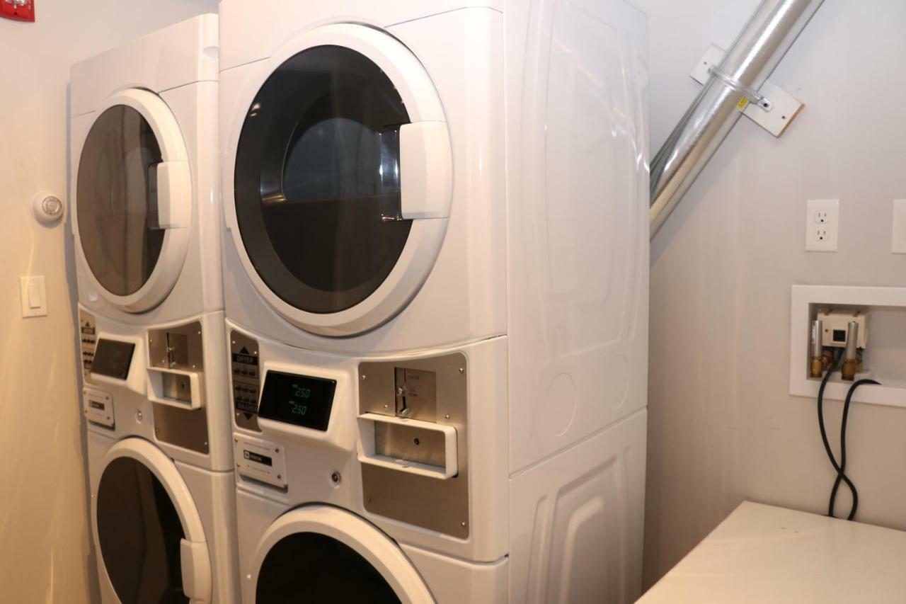 A Stylish Stay W/ A Queen Bed, Heated Floors.. #36 Brookline Esterno foto