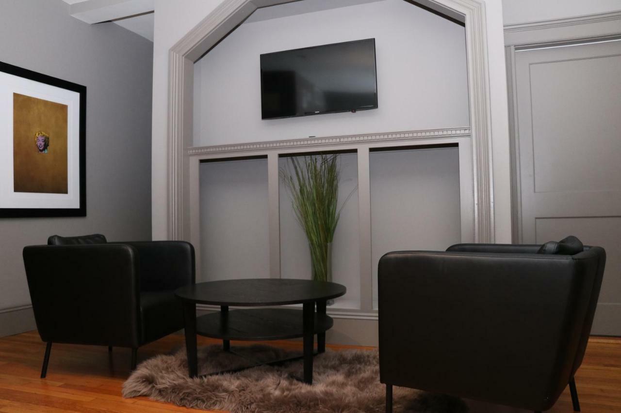 A Stylish Stay W/ A Queen Bed, Heated Floors.. #36 Brookline Esterno foto